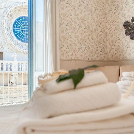 B&B Risveglio Col Rosone Lecce Bagian luar foto