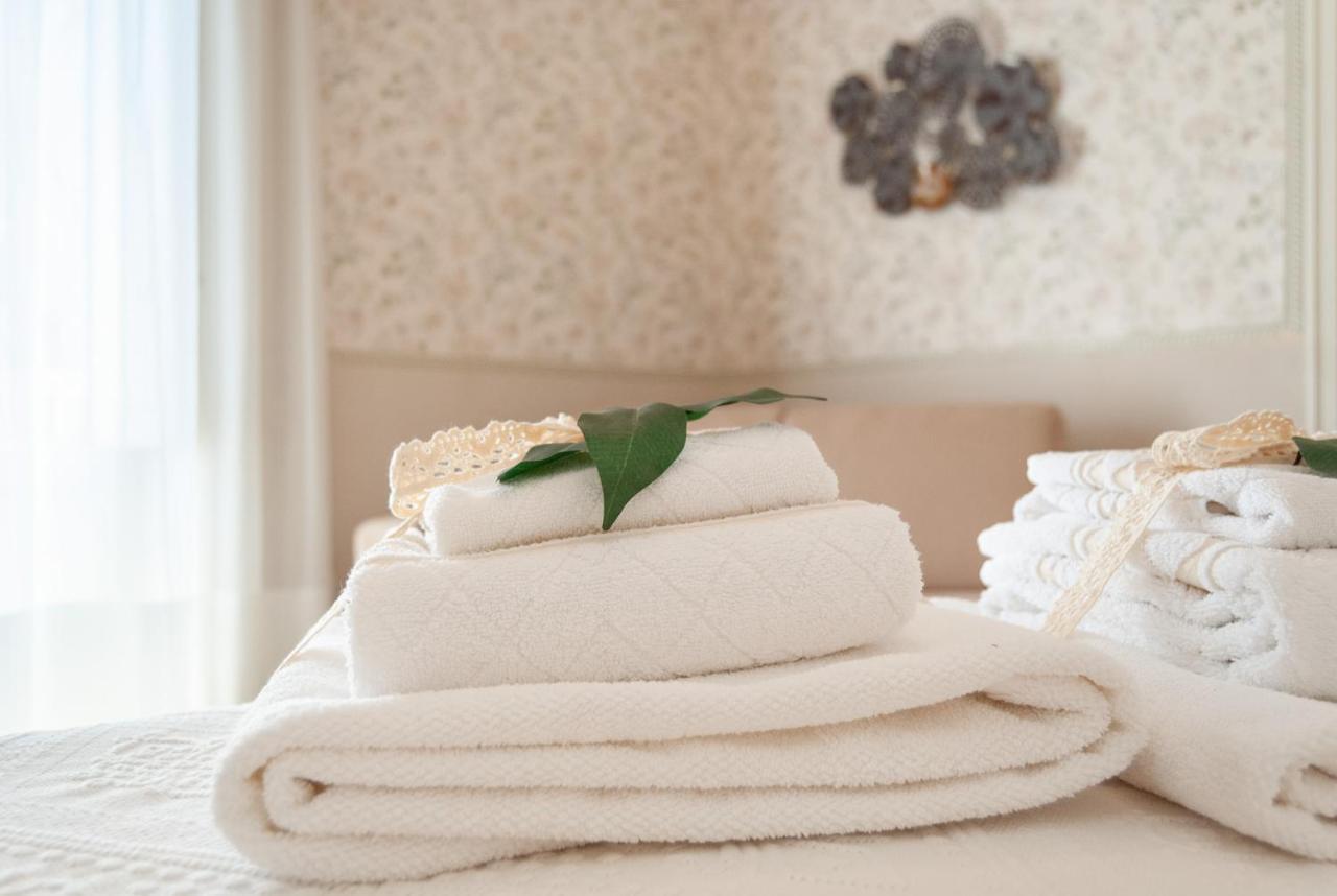 B&B Risveglio Col Rosone Lecce Bagian luar foto