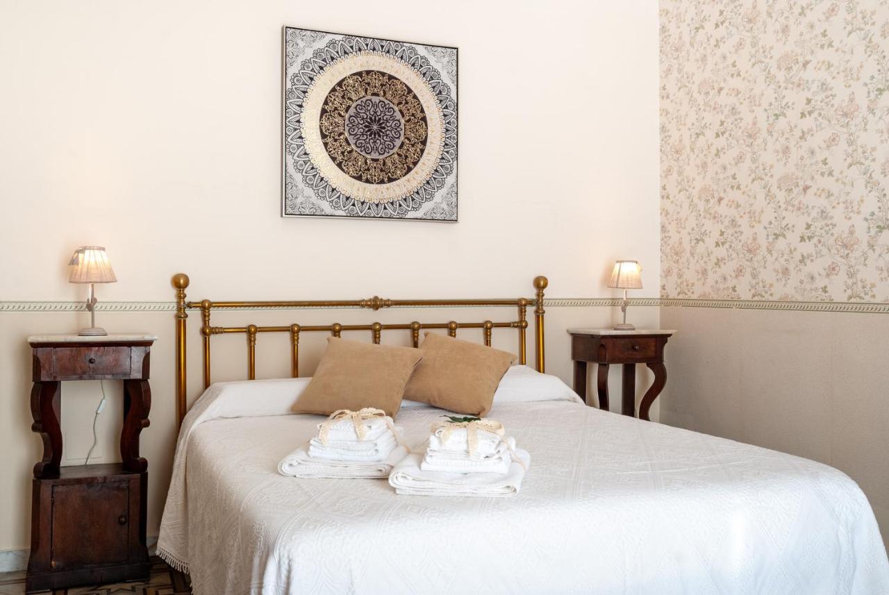 B&B Risveglio Col Rosone Lecce Bagian luar foto