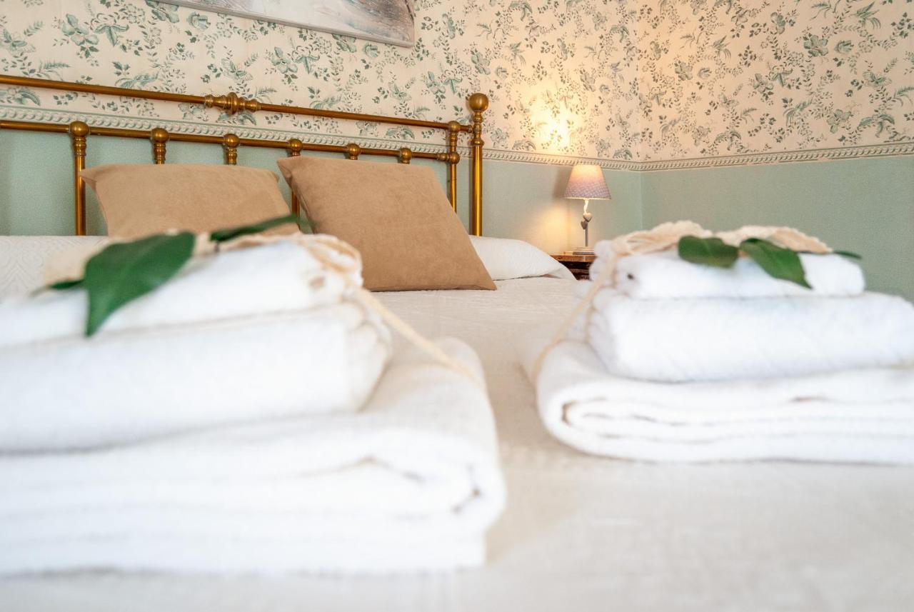B&B Risveglio Col Rosone Lecce Bagian luar foto
