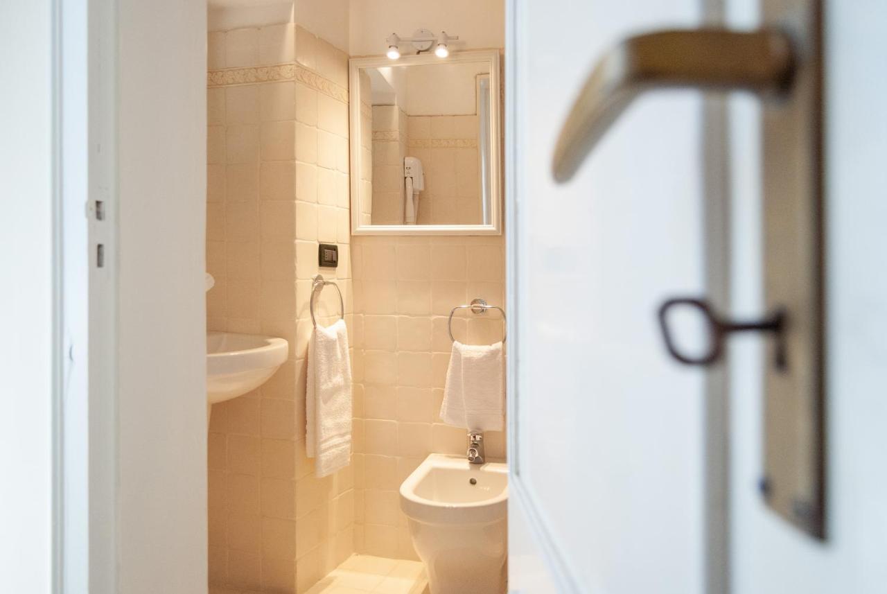 B&B Risveglio Col Rosone Lecce Bagian luar foto
