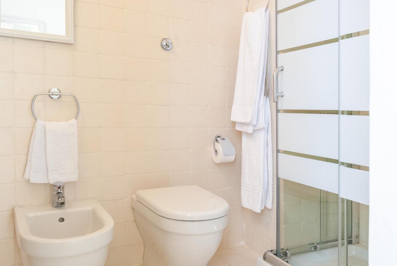 B&B Risveglio Col Rosone Lecce Bagian luar foto