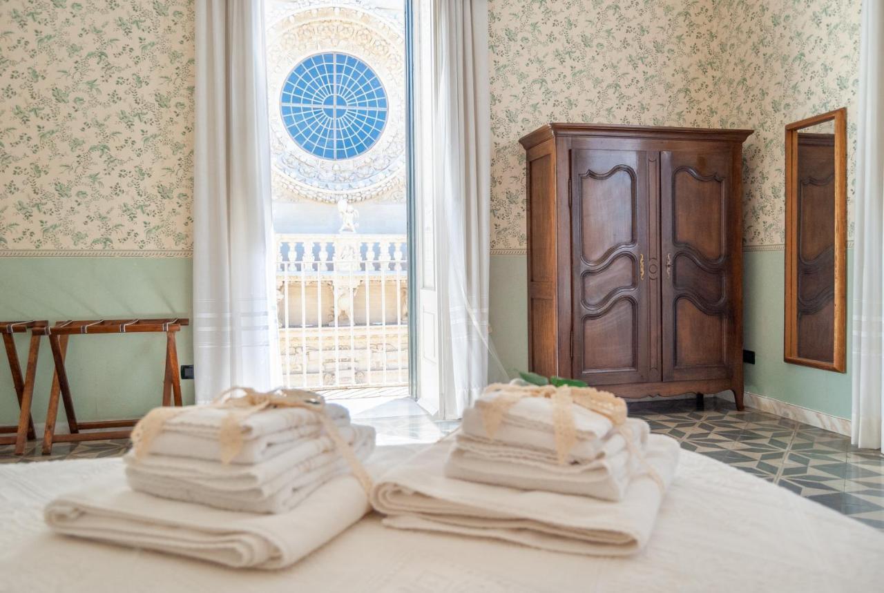 B&B Risveglio Col Rosone Lecce Bagian luar foto