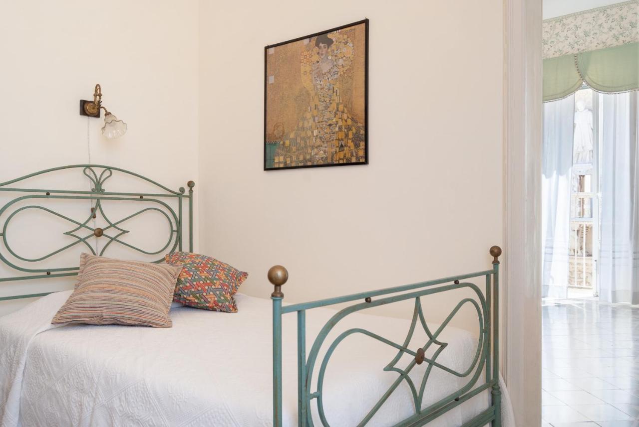 B&B Risveglio Col Rosone Lecce Bagian luar foto